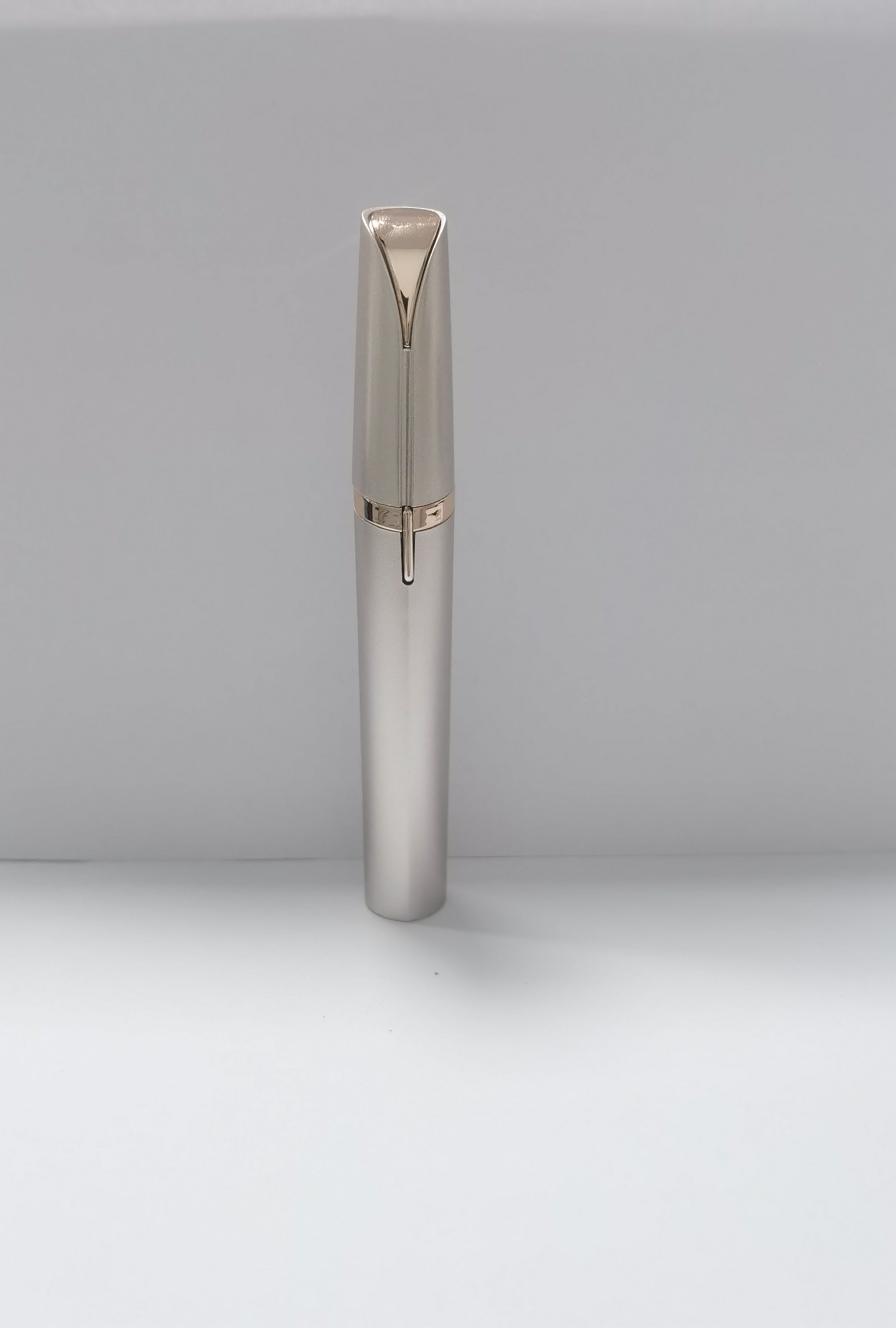 Depiladora eléctrica de cejas con luz LED – Indolora y portátil