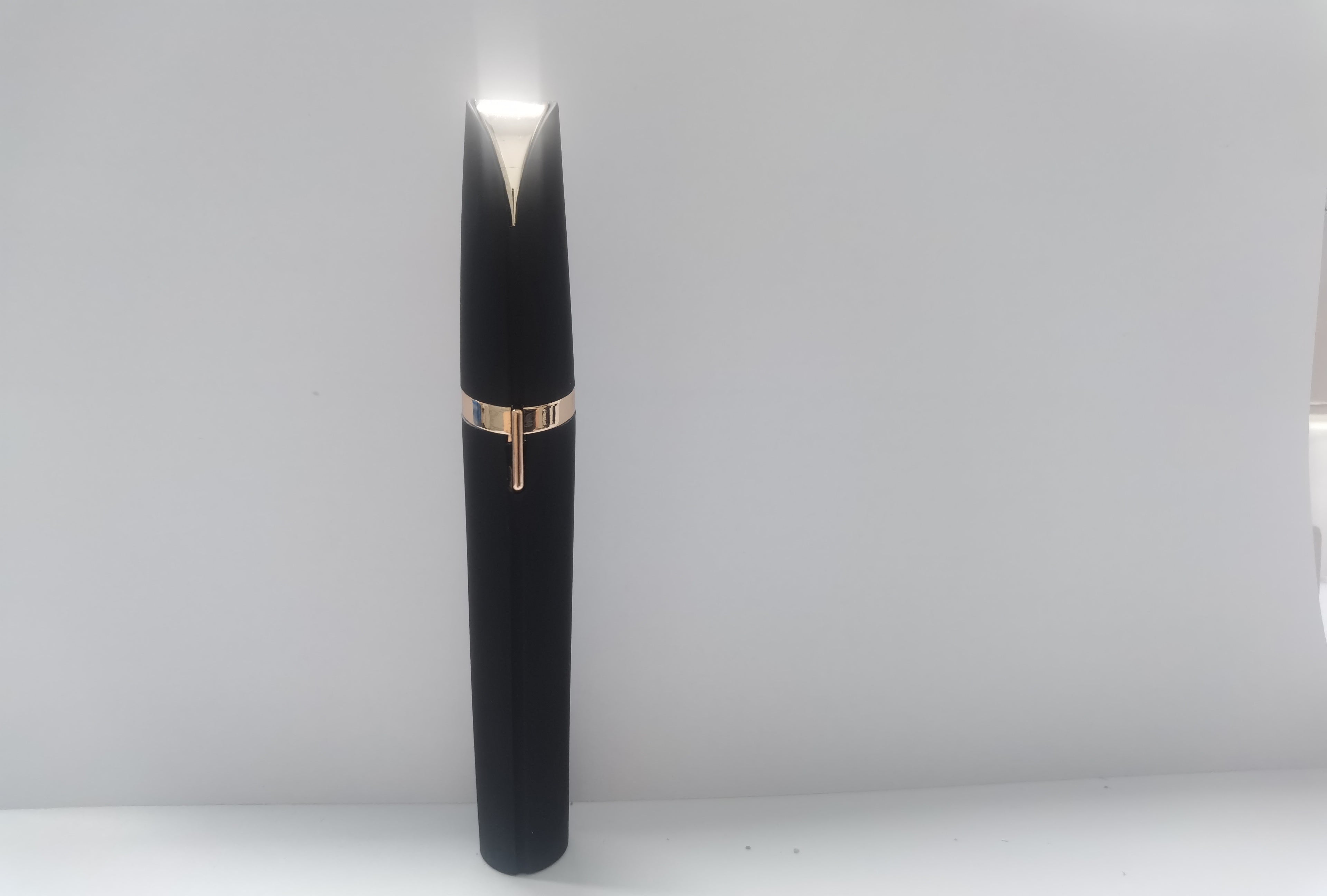 Depiladora eléctrica de cejas con luz LED – Indolora y portátil